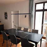 Luise Mit 4-zimmer, Balkon, 127qm Διαμέρισμα *