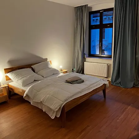 Luise Mit 4-zimmer, Balkon, 127qm Lägenhet *