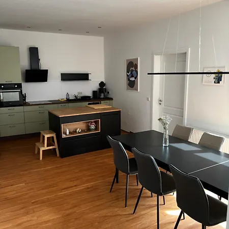 Luise Mit 4-zimmer, Balkon, 127qm Görlitz