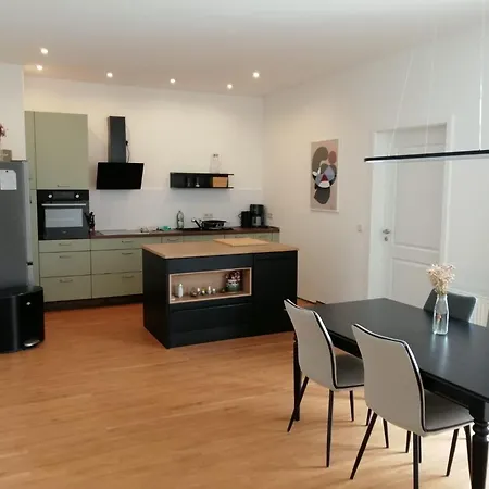 Luise Mit 4-zimmer, Balkon, 127qm *