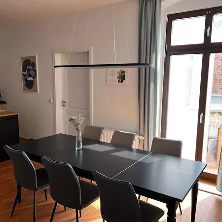 Luise Mit 4-zimmer, Balkon, 127qm Lägenhet *