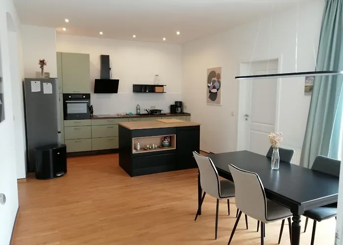 Luise Mit 4-zimmer, Balkon, 127qm *