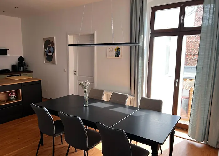 Luise Mit 4-zimmer, Balkon, 127qm شقة *